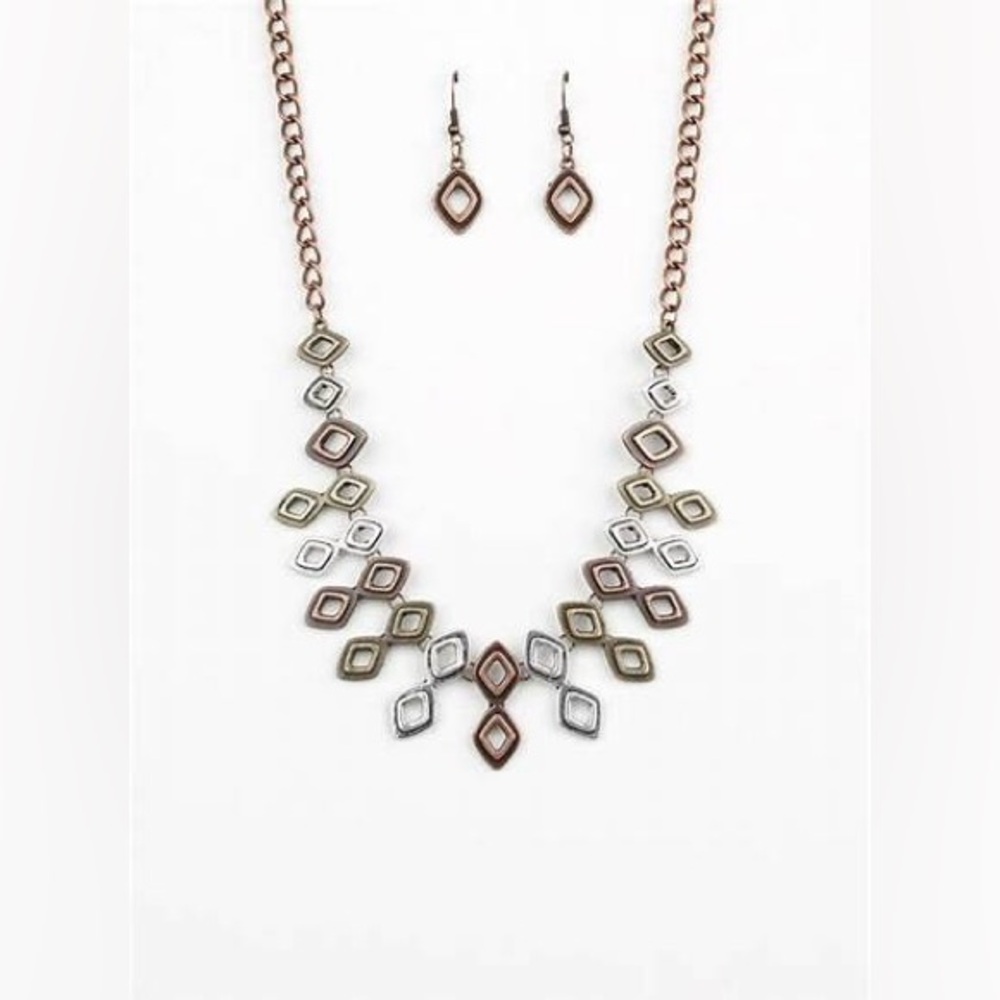 *Short multi colored necklace.